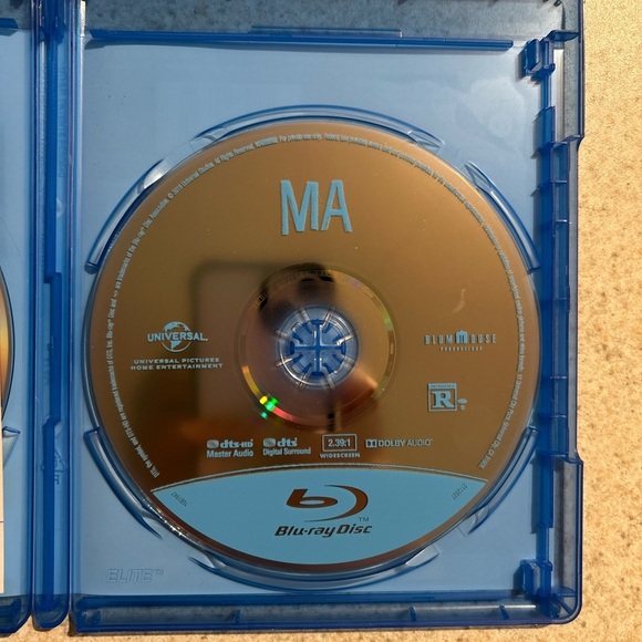 MA Blu-ray + DVD + Digital Code - Black and Red - Picture 2 of 3